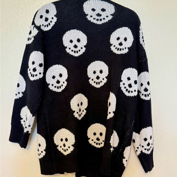 Black and White Skulls Pattern Women’s Cardigan - Picture 2 of 3